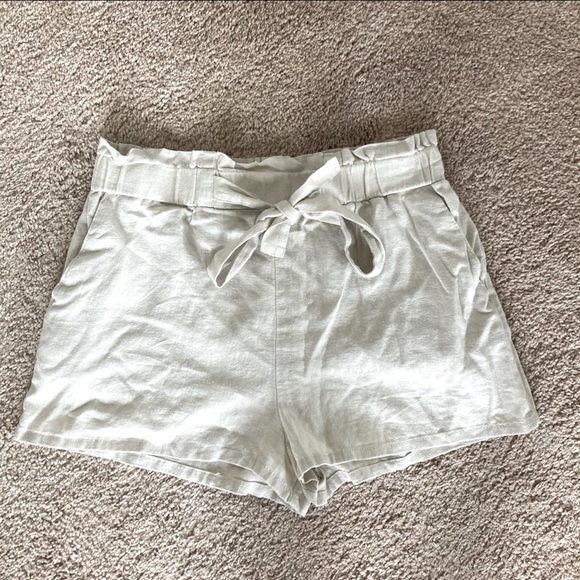 *2/$15* NWOT Cream Paper Bag Shorts - Picture 1 of 4